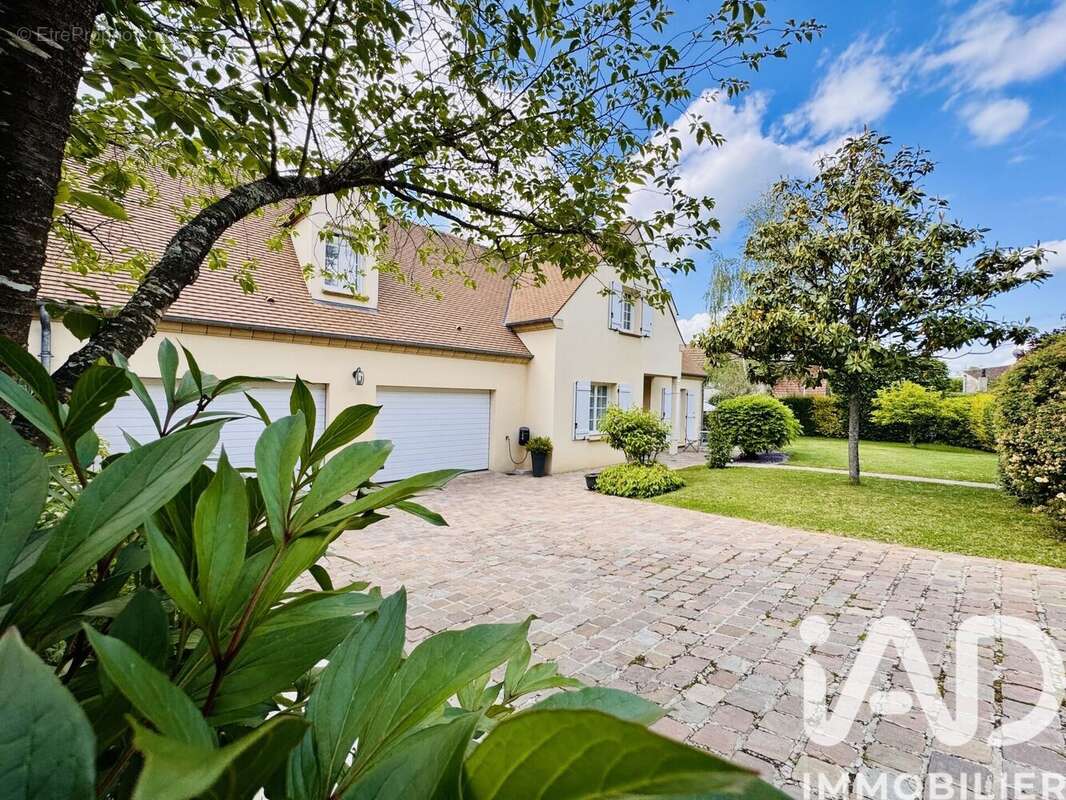 Maison 220 m² à Bazoches-Sur-Guyonne  - photo 7