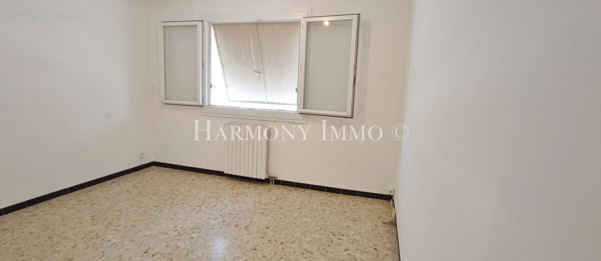 A vendre- Appartement T3 de 66m2 à 5mn à pied du port et des commerces à Sanary-sur-mer 83110(Var). - photo 5