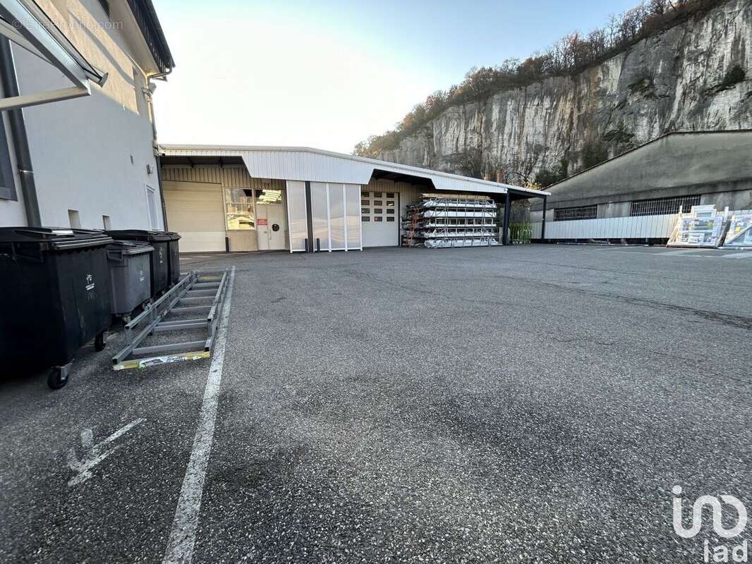 Photo 2 - Commerce à FONTAINE