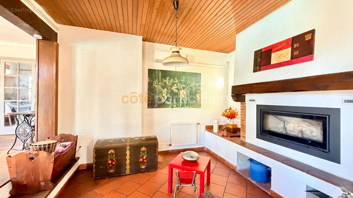 Maison à SAINT-ETIENNE-DE-TULMONT