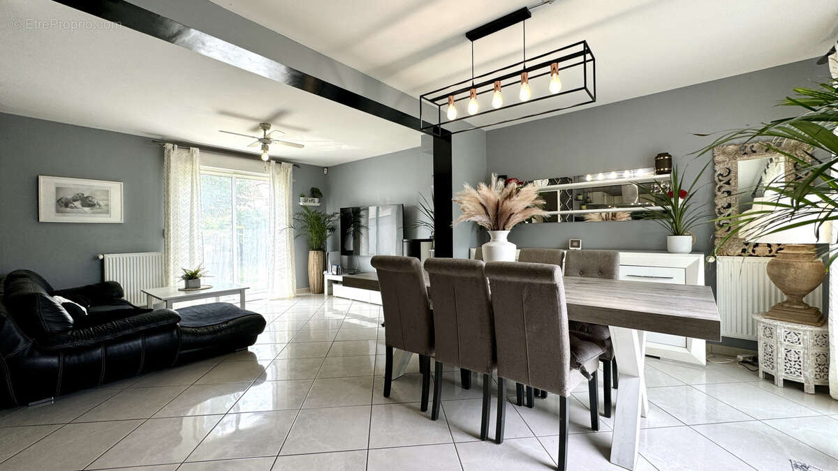 Maison à CHAUCONIN-NEUFMONTIERS