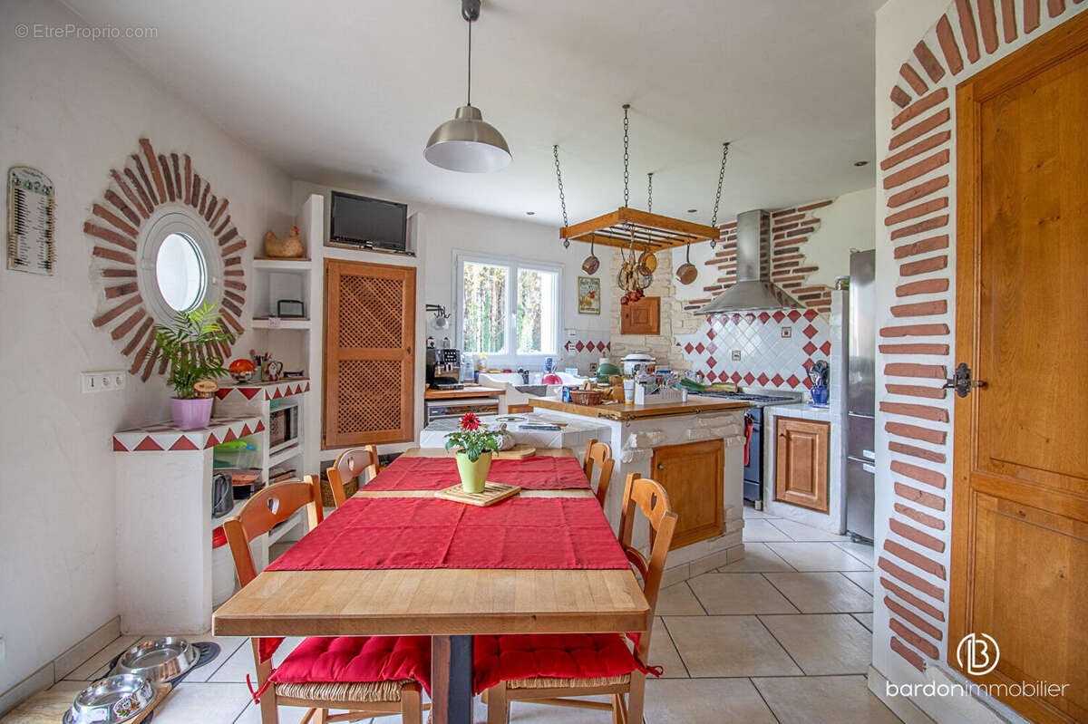 Maison à CHATEAUNEUF