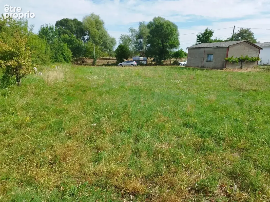Photo Terrain à Saint-Lambert-Du-Lattay au prix de 97 400€