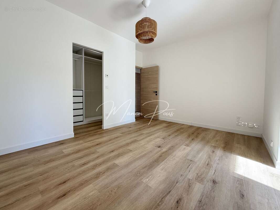 Maison 230 m² à Saint-Esteve  - photo 98