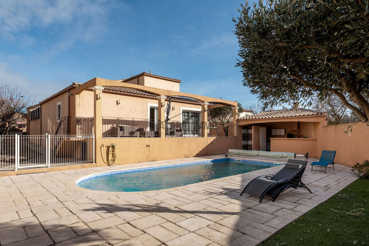 Villa récente (2009) de 160m2 avec piscine, jardin arboré et équipements modernes à Narbonne - Un cadre de vie - photo 4