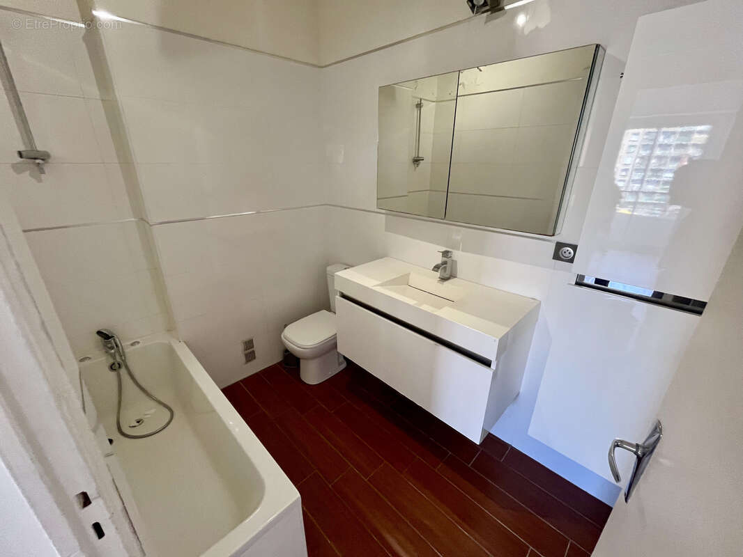 Appartement à MARSEILLE-4E