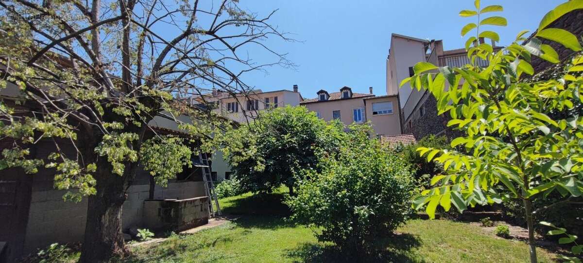 Maison à DECAZEVILLE