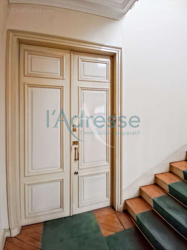 Appartement à PARIS-16E