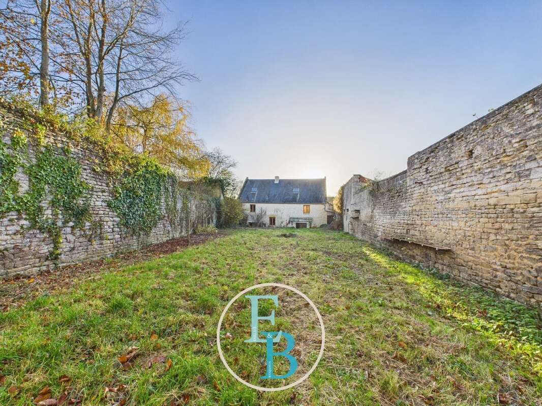 Maison à COLOMBIERS-SUR-SEULLES