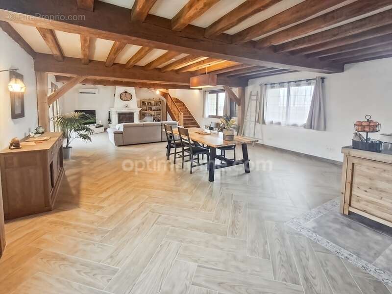 Maison à TREMBLAY-LES-VILLAGES