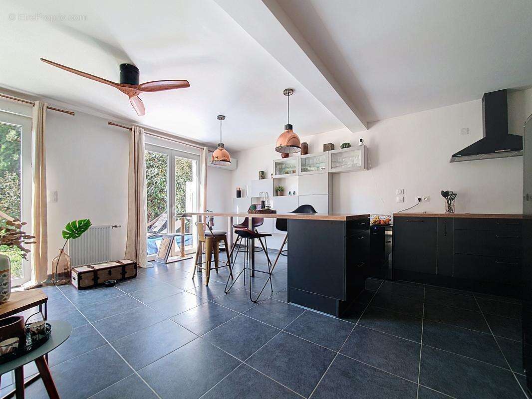 Maison à SEREZIN-DU-RHONE