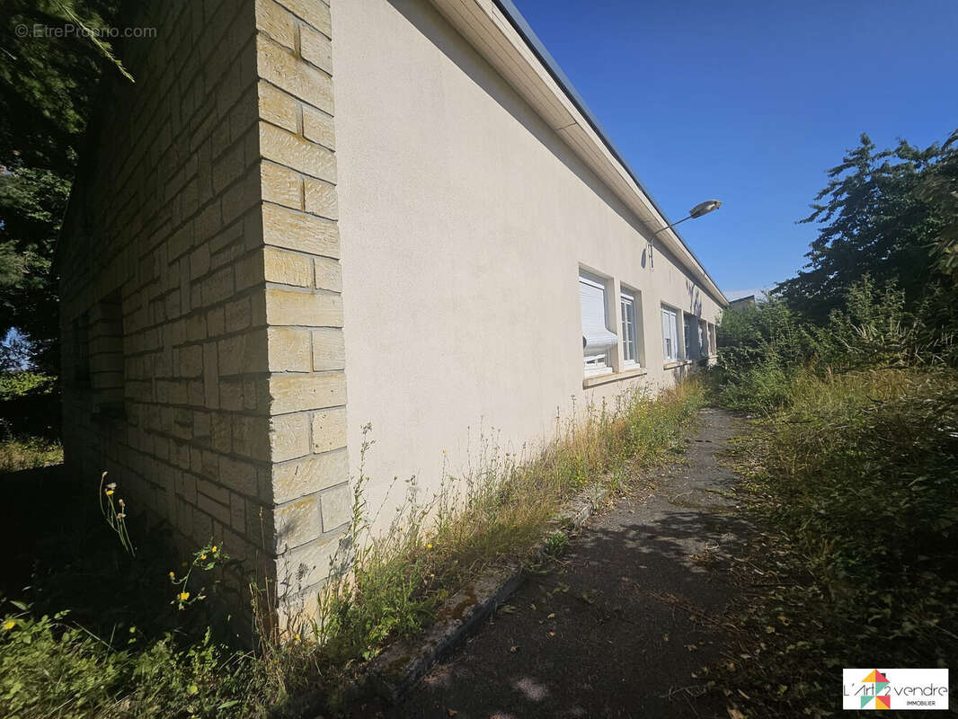 Commerce à LONGUEIL-ANNEL