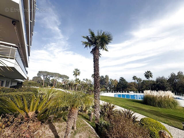 Appartement à VALLAURIS