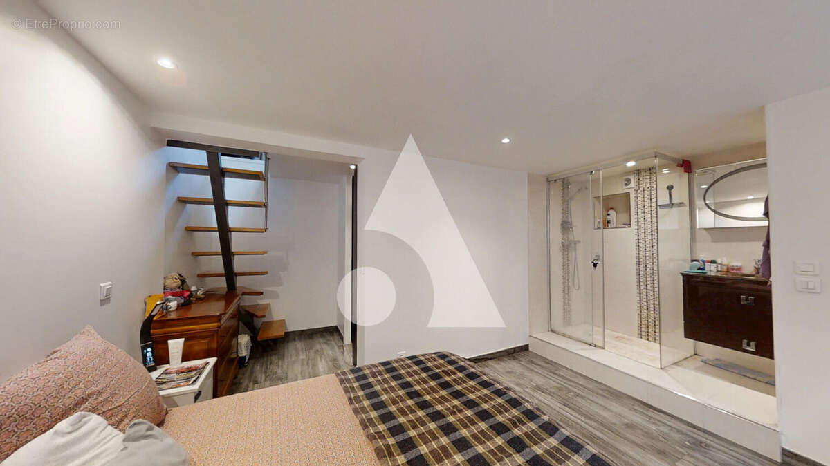 Appartement à COURBEVOIE