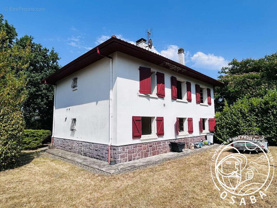Maison à LARRESSORE