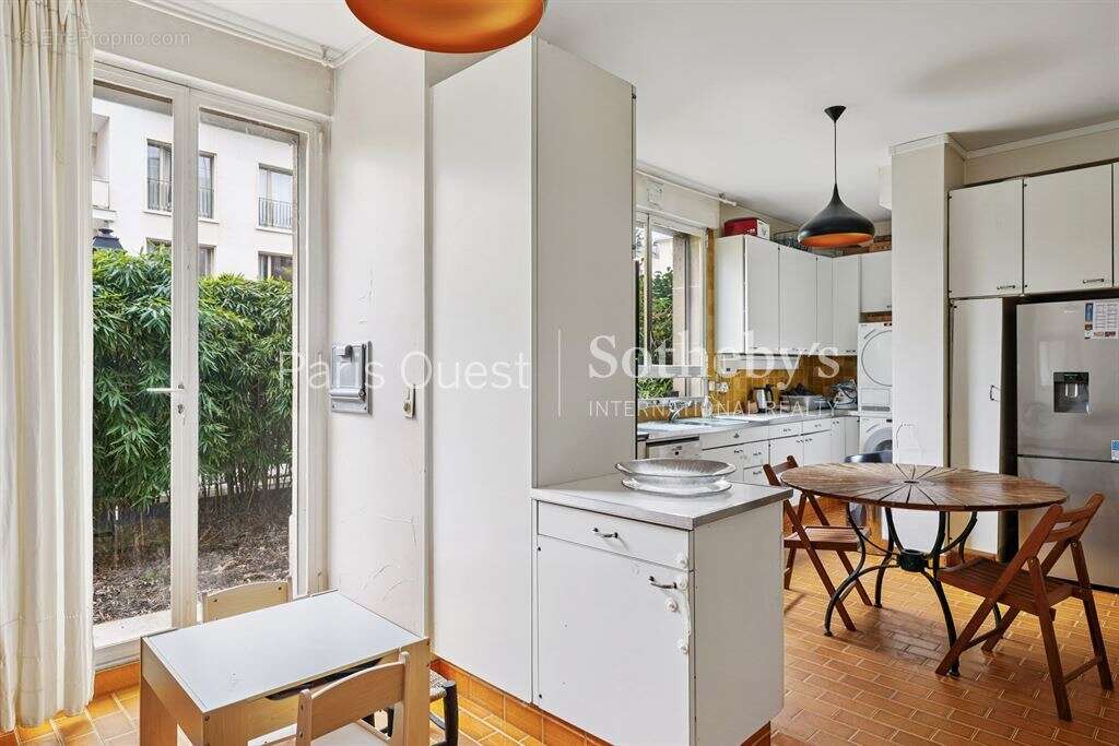 Appartement à NEUILLY-SUR-SEINE