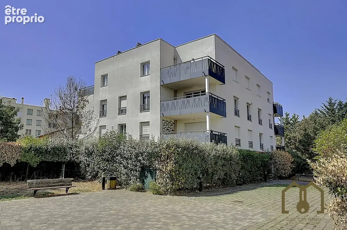 Appartement 45 m² à Vaulx-En-Velin  - photo 8