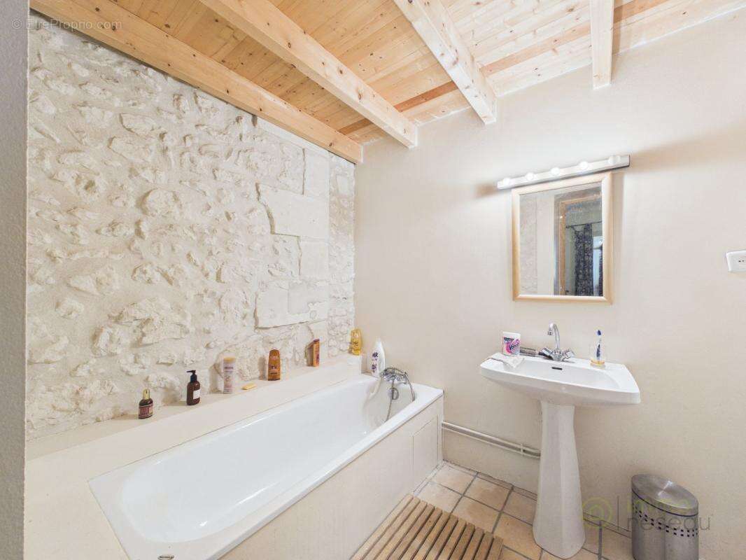 Maison 205 m² à Saint-Thomas-De-Conac  - photo 12