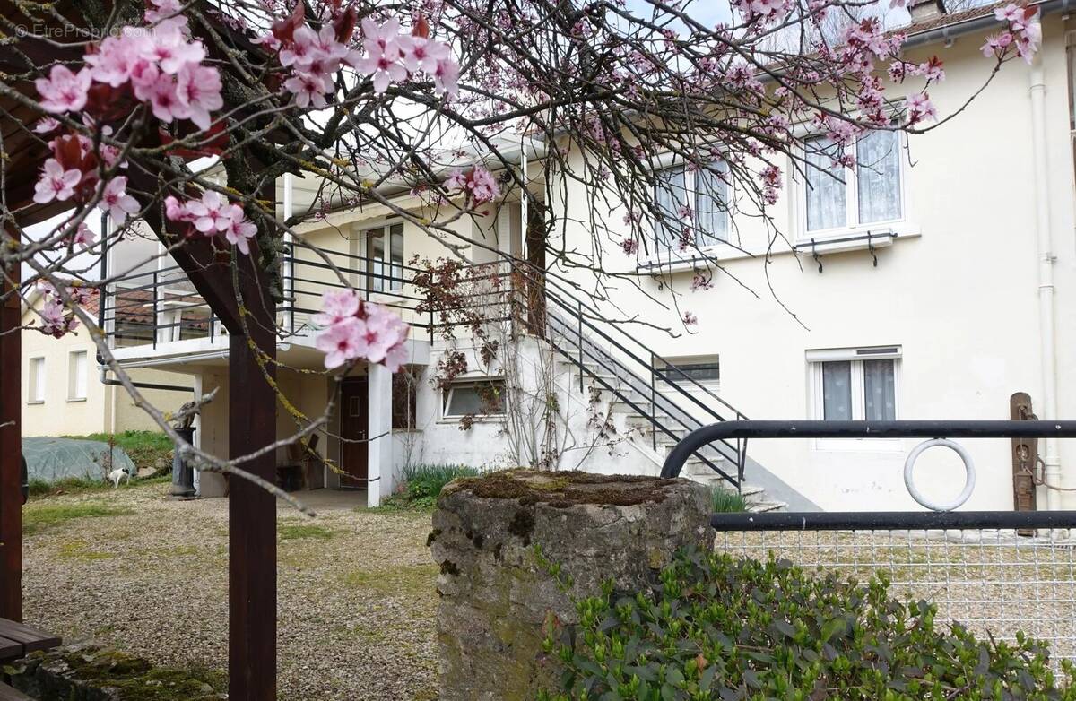 Maison à CHARNAY-LES-MACON