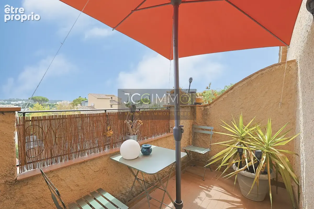 Villa de 318m2 avec deux logements indépendants et fort potentiel ! - photo 34