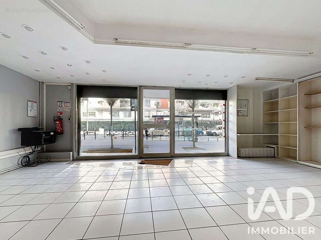 Photo 4 - Commerce à COURBEVOIE