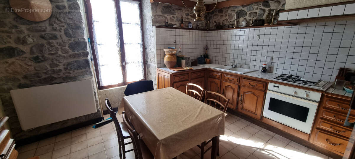 Maison à ENTRAYGUES-SUR-TRUYERE
