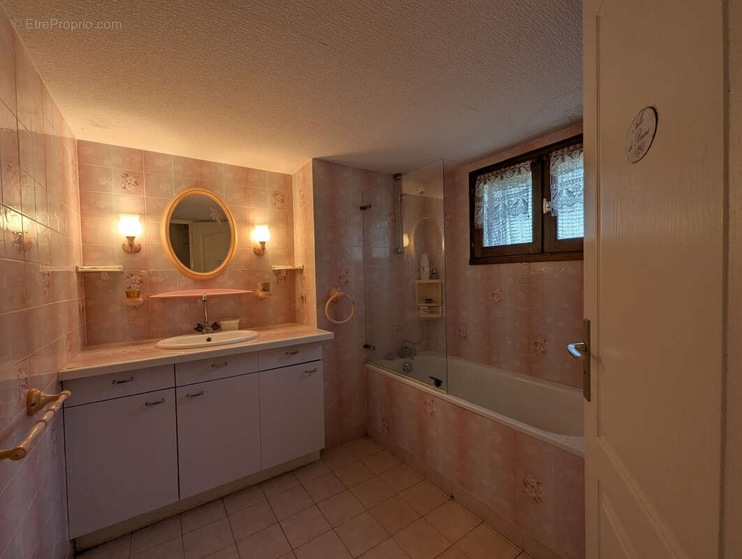 Maison à BAZOGES-EN-PAREDS