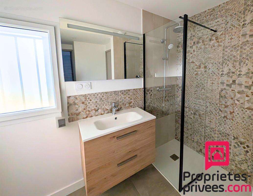 Maison à SAINTE-LUCE-SUR-LOIRE