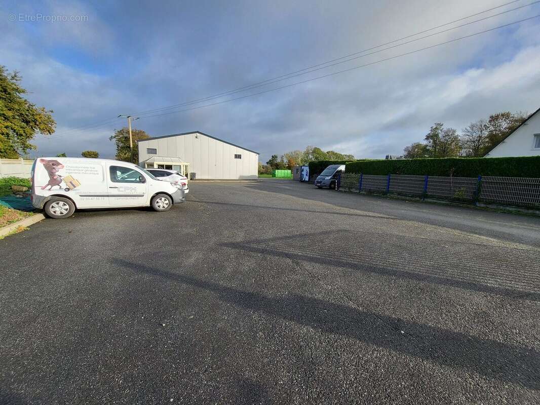 Commerce à ANGERVILLE-L&#039;ORCHER