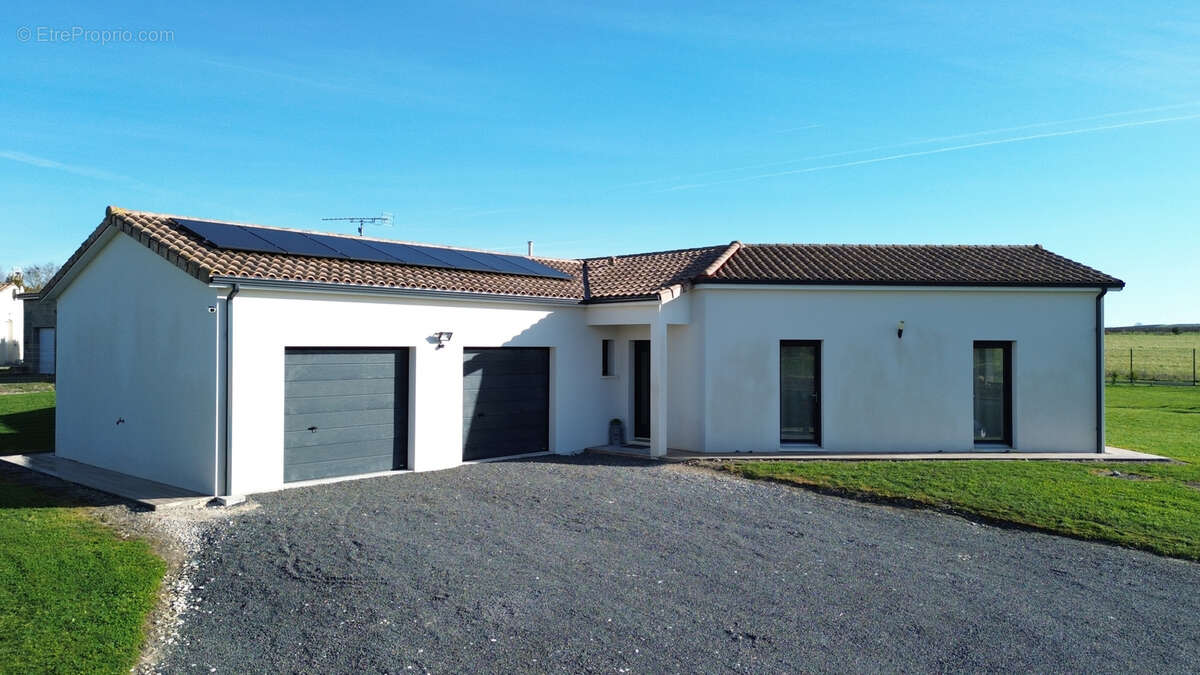 Maison à JARNAC-CHAMPAGNE