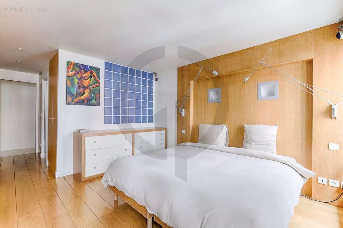 Appartement à PARIS-8E