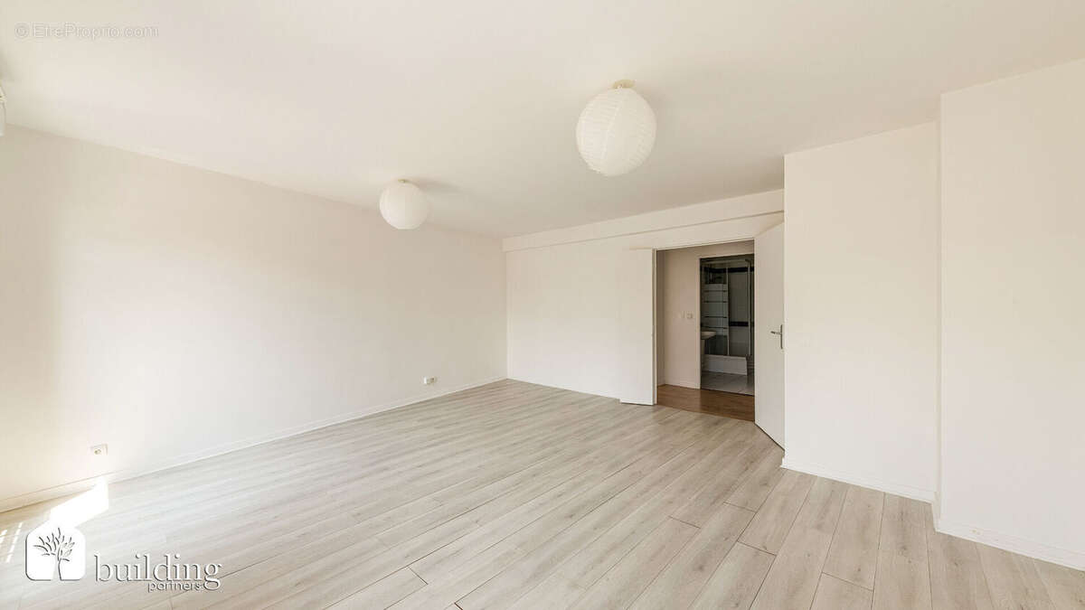 A vendre - Levallois-Perret Edouard Vaillant - Appartement familial en duplex 5 pièces de 111,24 m² avec terrasses de 11.50m² - photo 5