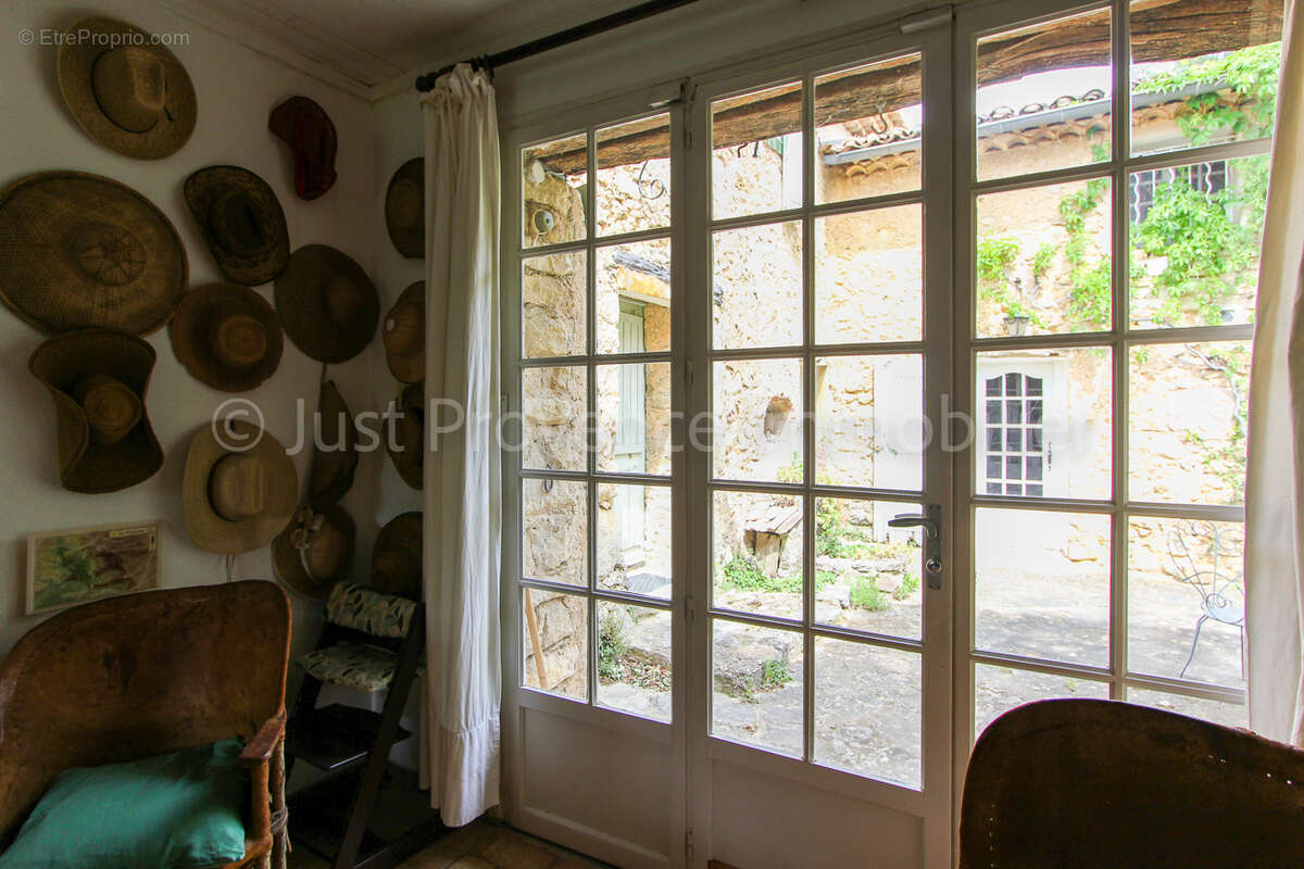 Maison à SUZETTE