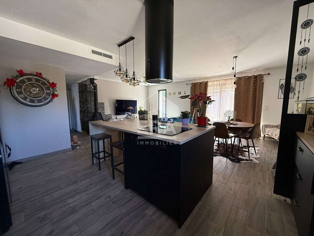 Maison à POURRIERES