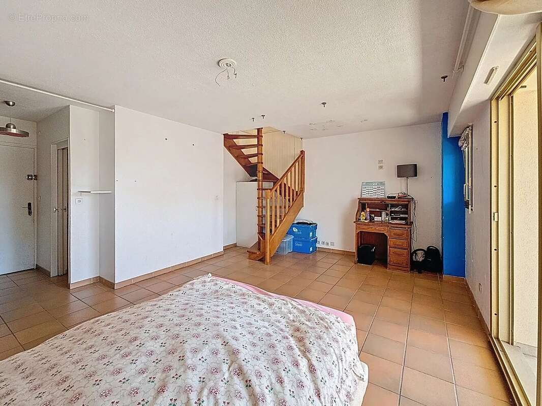 Appartement à SAINT-LAURENT-DU-VAR