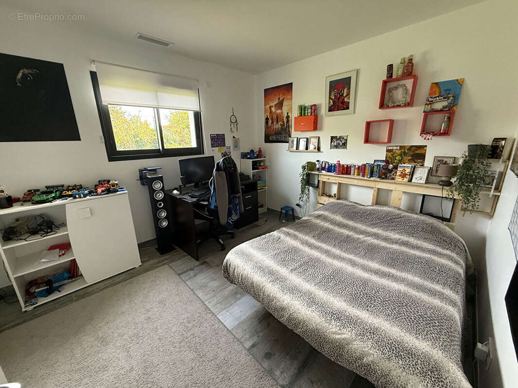 Maison à BARRY-D&#039;ISLEMADE