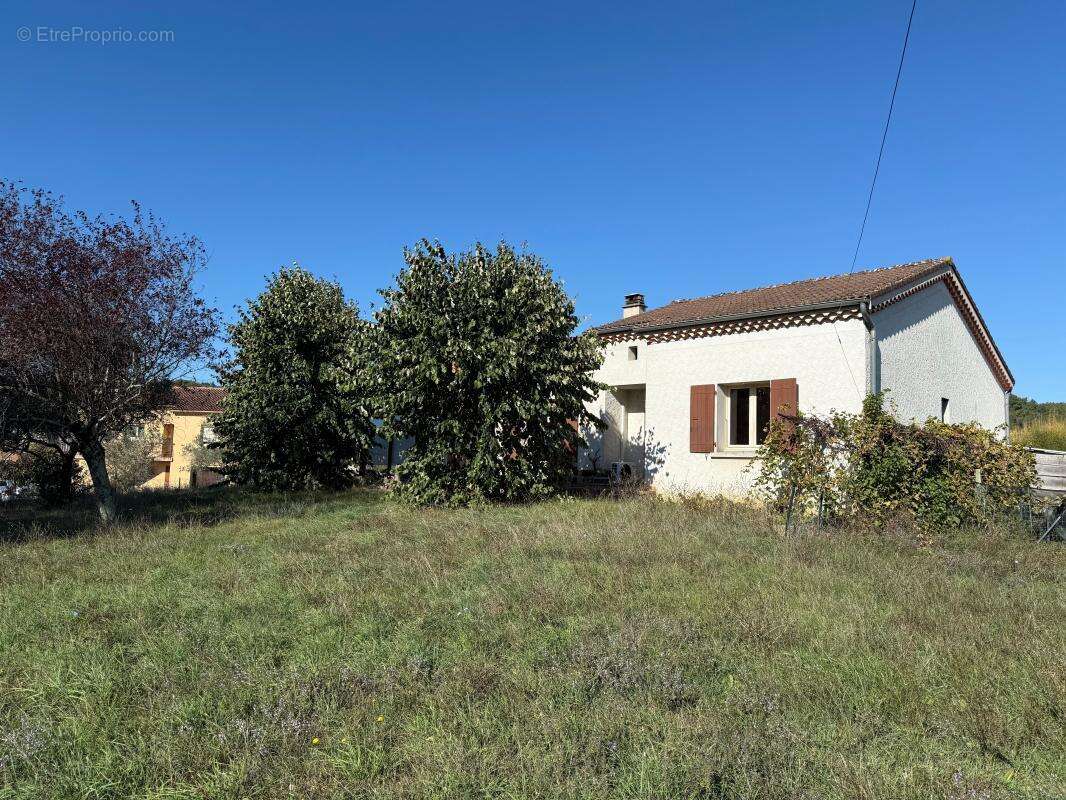 Maison à SAINT-ETIENNE-DE-FONTBELLON