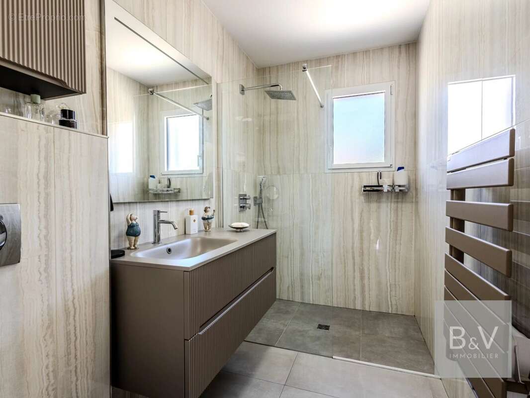 Appartement à SAINT-LAURENT-DU-VAR