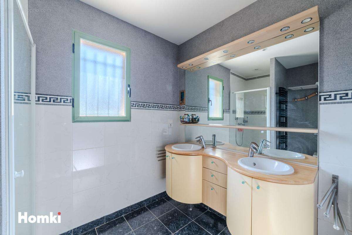 Superbe villa  de 195 m2 avec piscine - photo 17