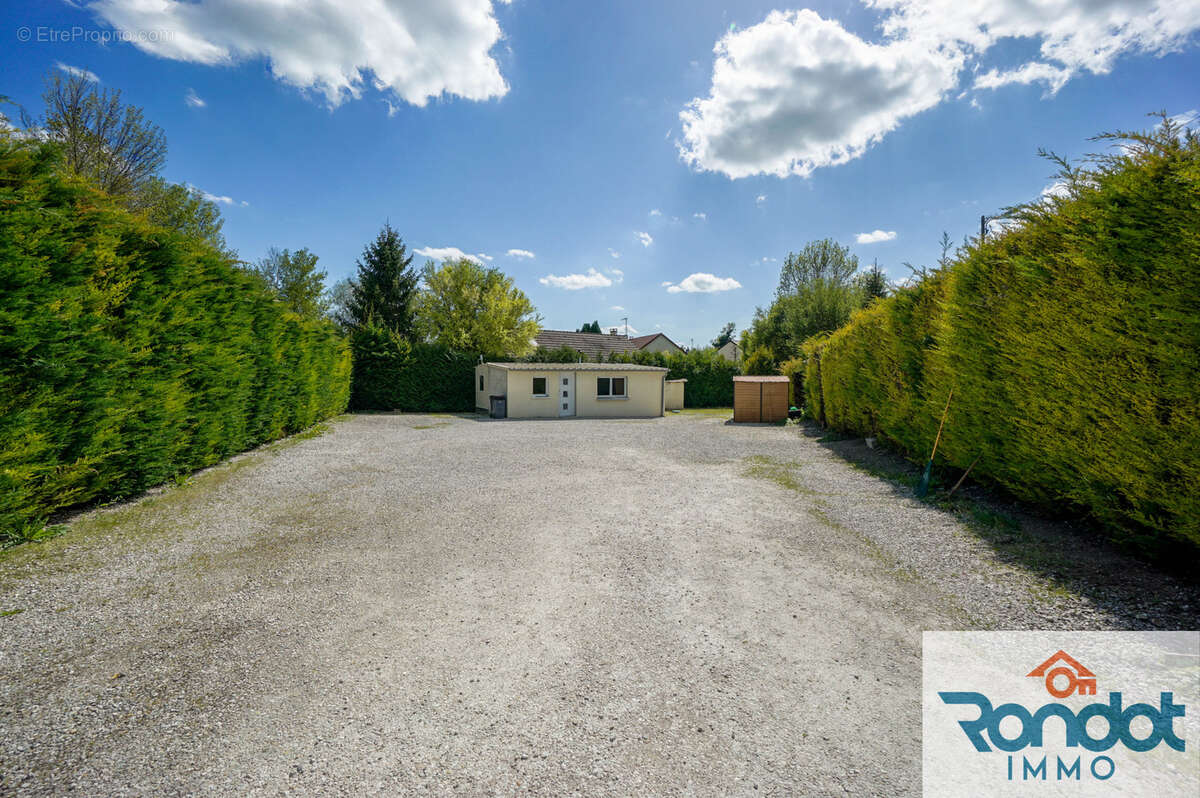 Terrain à MARCILLY-SUR-TILLE