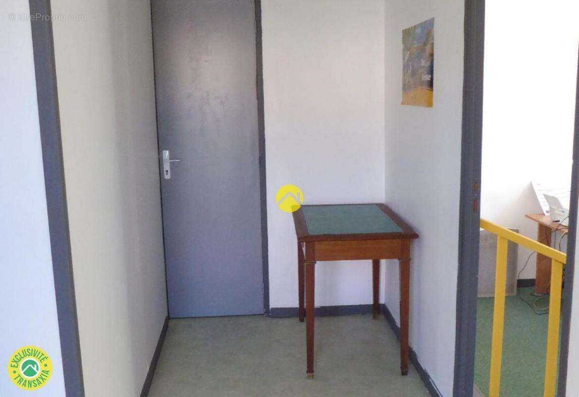 Maison à AZAY-LE-FERRON