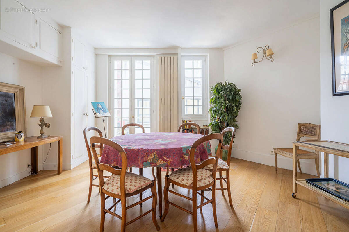 Appartement à PARIS-11E