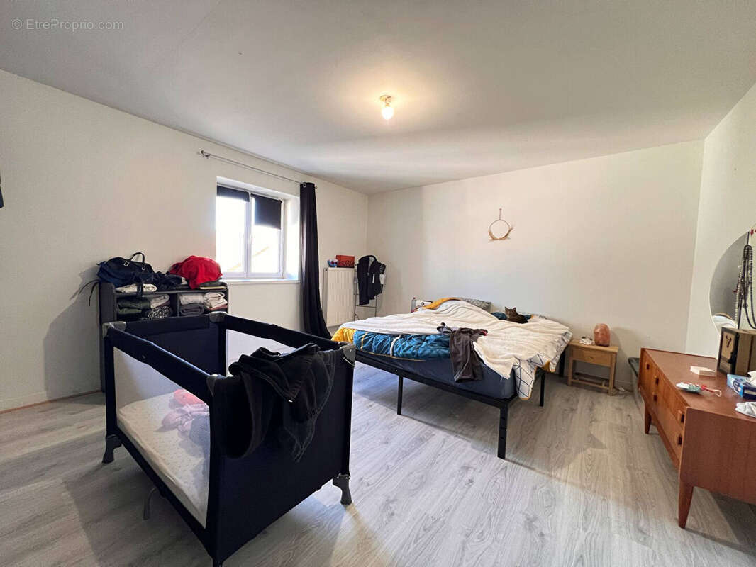 Appartement à MAIZIERES-LES-VIC