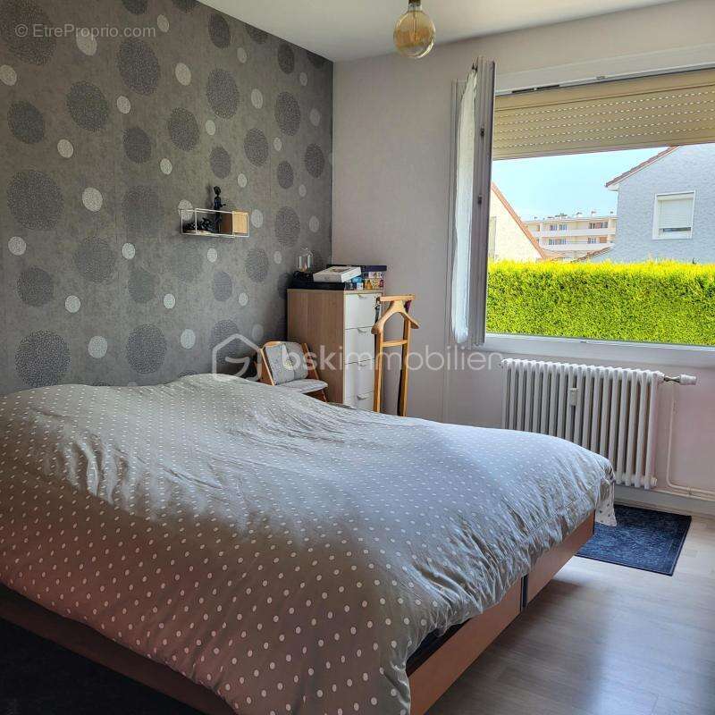 Roanne proche centre  appartement 2 pièces de 51 m² au RDC surélevé, petit balcon coté Est, et cave au dessous de 8 m² - photo 3