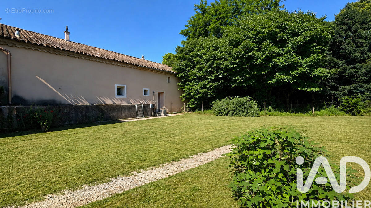Photo 1 - Appartement à SAINT-JULIEN-DE-PEYROLAS