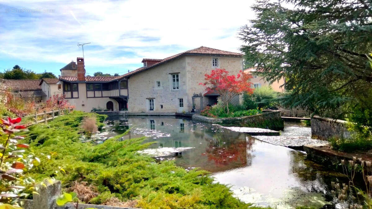 OVERVIEW - Maison à LIZANT