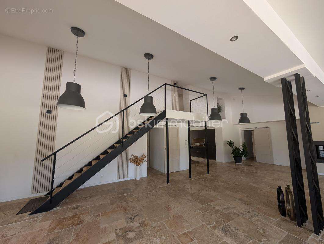 MAISON RENOVEE « ESPRIT LOFT » de 302m2 - 4 CH dont 1 suite parentale - photo 6