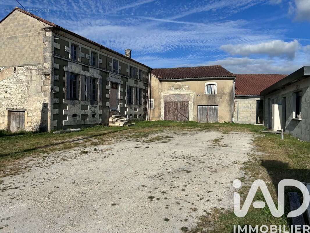 Maison 263 m² à Sainte-Lheurine  - photo 3