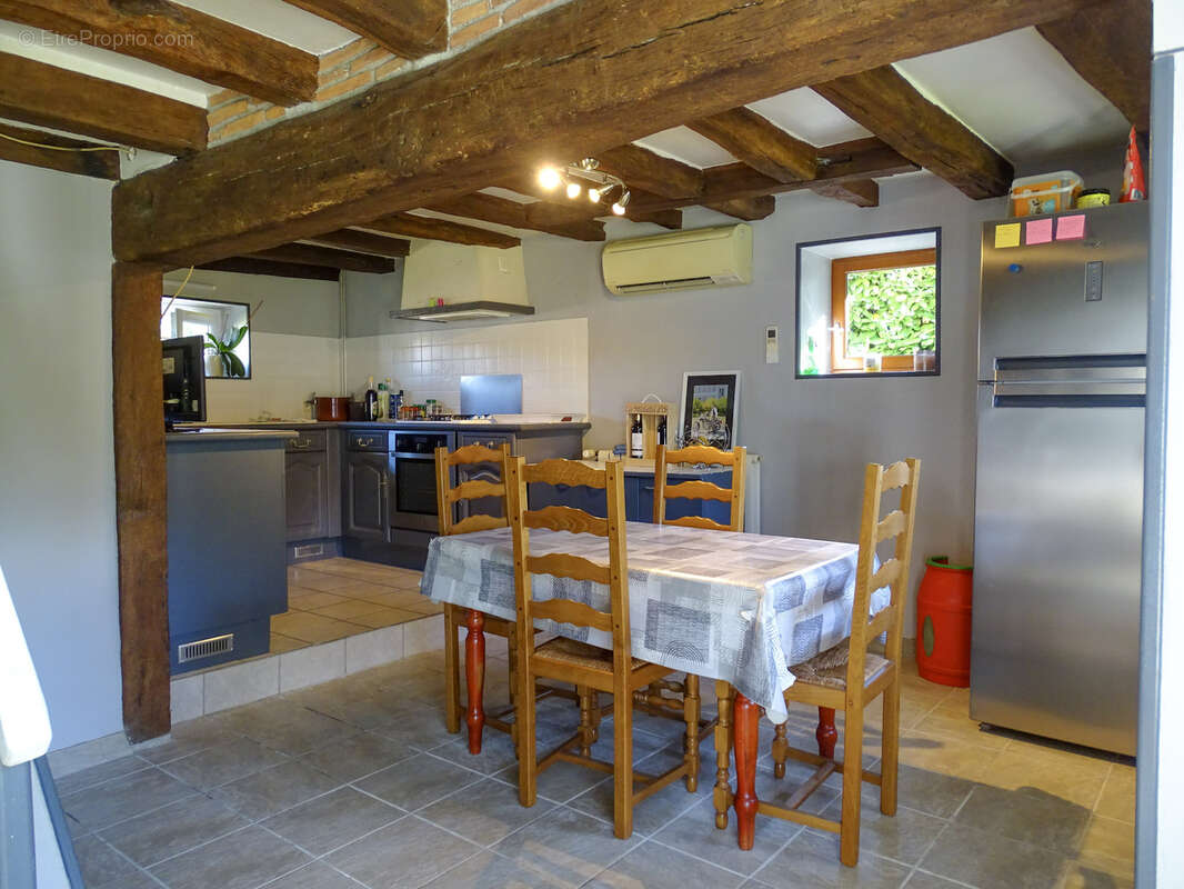 Maison à LA CHAPELLE-MONTMARTIN