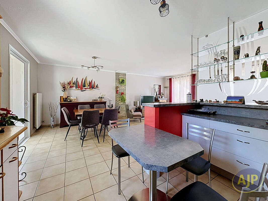 Maison Challans 5 pièces 135.64 m2 + véranda et piscine - photo 4